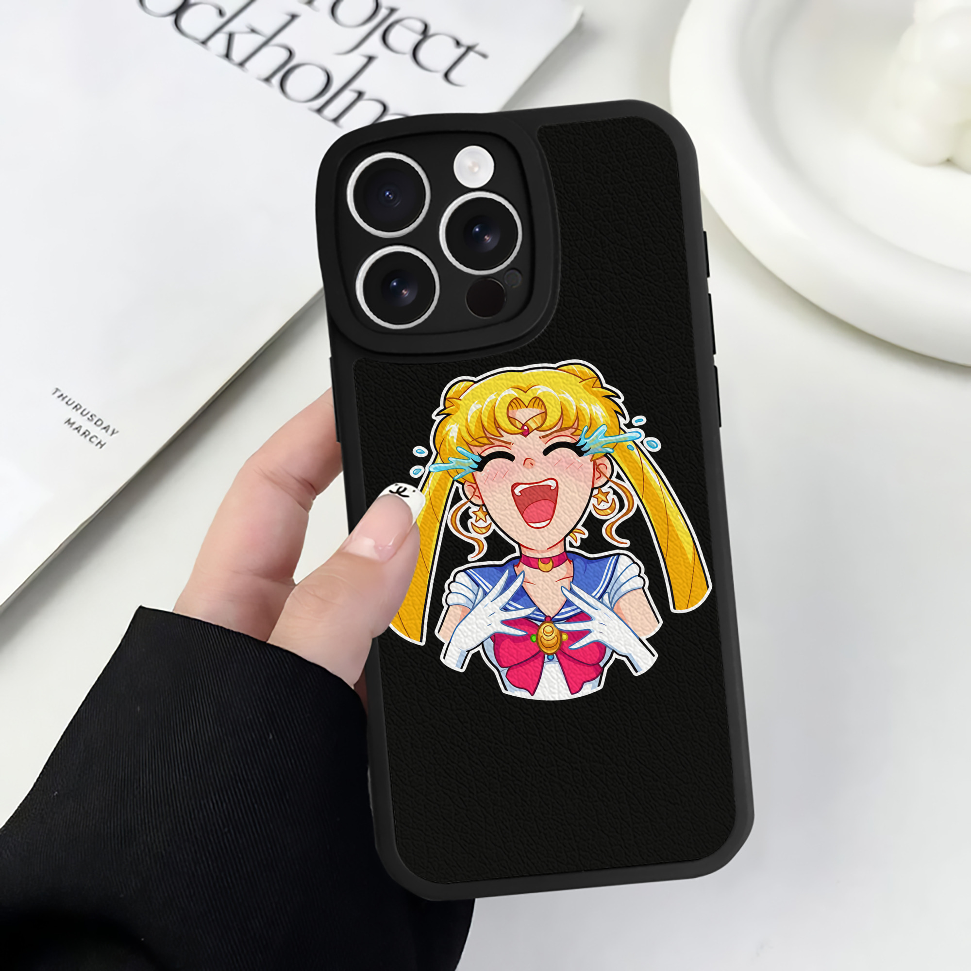 （画像用） 美少女戦士セーラームーン 月野 うさぎ つきの うさぎ Sailor Moon Tsukino Usagi 【iPhone 16シリーズ対応】シリコンスマホケース（レザー調） 材質：シリコン